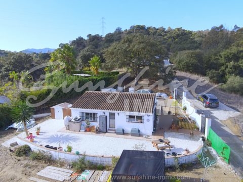 We offer this charming Finca in Lomas de Alhaurin, the property is 60m2 with 2 bedrooms and on a manageable fully fenced plot of 1246 m2.