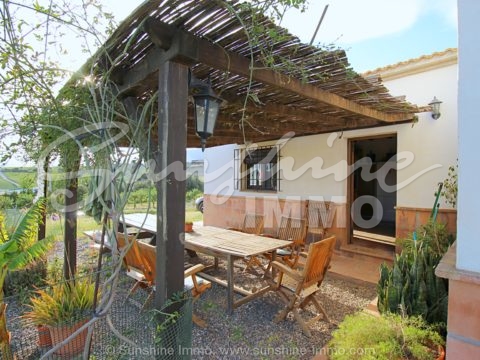 We're pleased to offer this charming 67 m2 finca with 2 bedrooms and 1 bathroom.