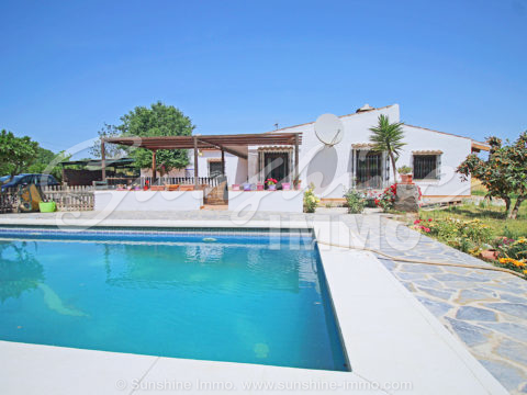 Charming country house Alhaurín El Grande. 2,833 m2 of plot, 143 m2 built, 2 bedrooms and 2 bathrooms.