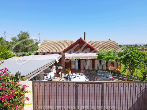 Charming 120m2 wooden House on a 3.424 m2 plot in Alhaurin El Grande with many beautiful features and 3 bedrooms and 2 bathrooms just a short drive to Coin town center with many local facilities such as schools, shops, restaurants and bars.