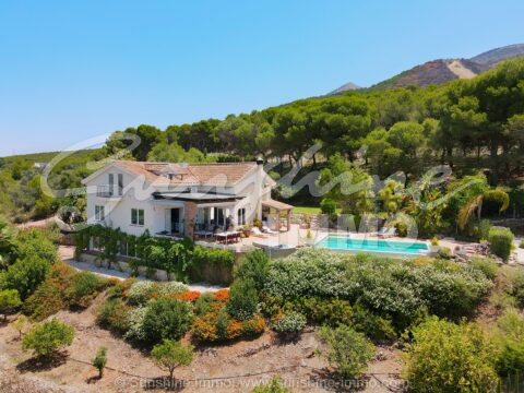 `CASA PINO ‘ is a spacious Impressive 4 Bedrooms and 4 bathrooms Villa with the possibility of an independent apartment of 1 or 2 bedrooms. Offering breath taking views Currently rented for holiday with a well  established database of repeat clients.