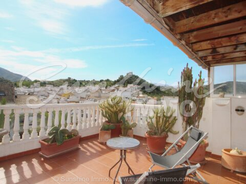 Spectacular and spacious apartment in the heart of Monda, 224 m2 built, 4 bedrooms, 3 bathrooms and a large terrace with incredible views.