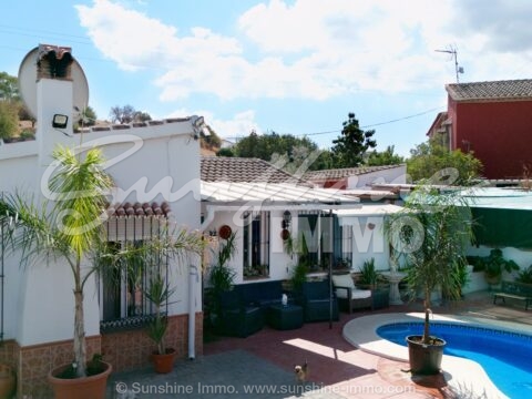 Encantadora finca en Coín – Vida en el campo a poca distancia a pie de todos los servicios ¿Le gustaría disfrutar de la tranquilidad y el encanto de la vida en el campo sin tener que coger el coche cada vez que necesite hacer una compra?