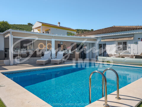 Exclusive Designer Villa in Coín – Fully Furnished, with LPO Licence, Heated Pool and Stunning Terraces !